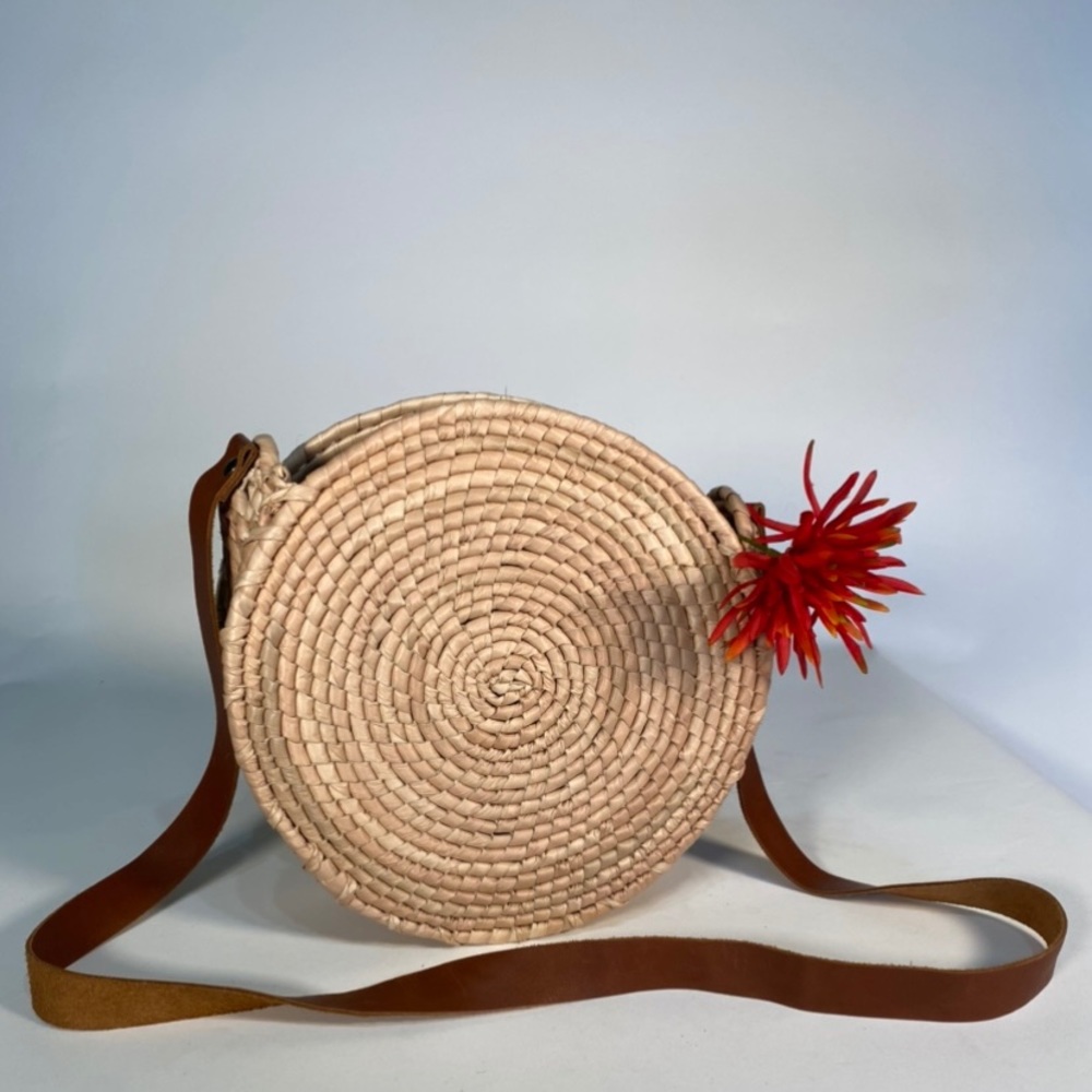 Vintage Woven straw purse